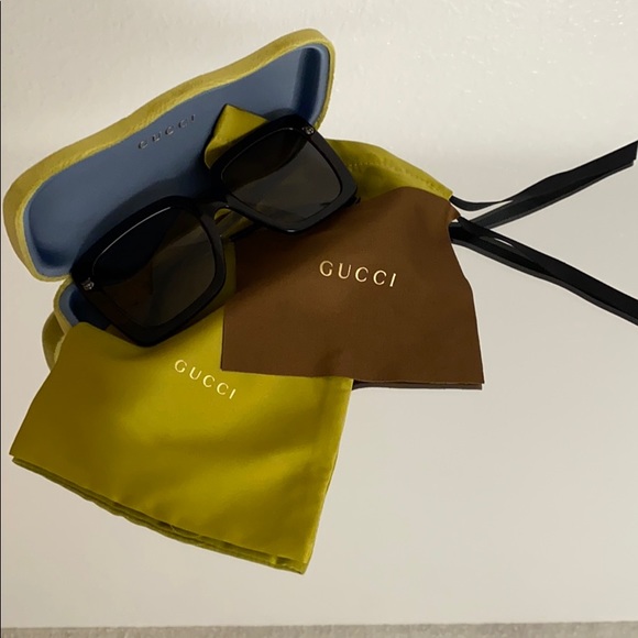 Gucci Tortoise GG0216S Sunglasses - Picture 1 of 9